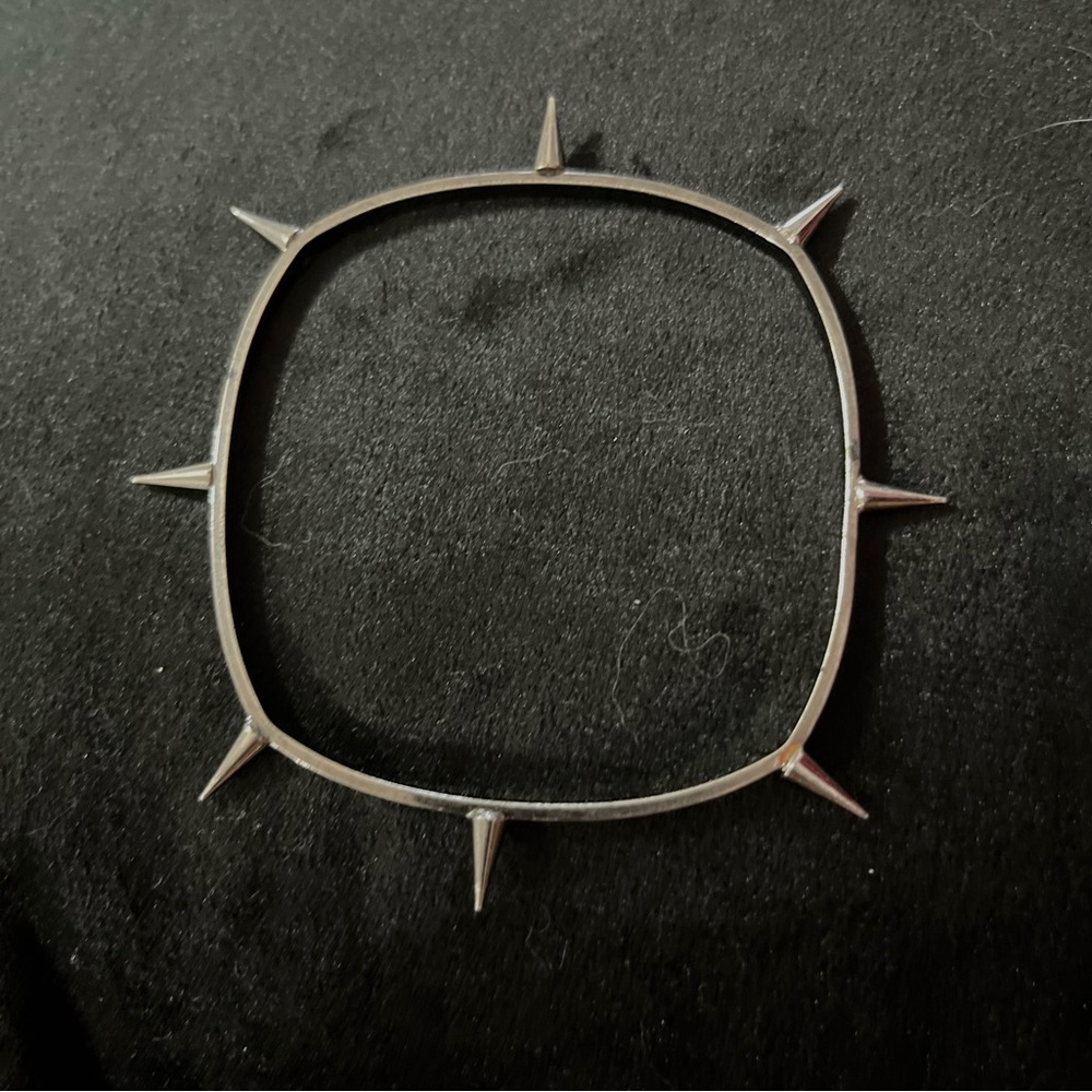 Thin Spike Bangle